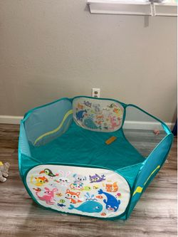 Ball pit for baby