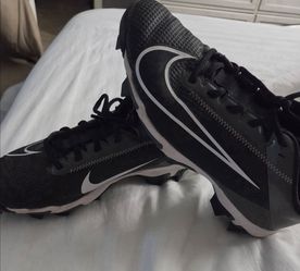 Youth cleats