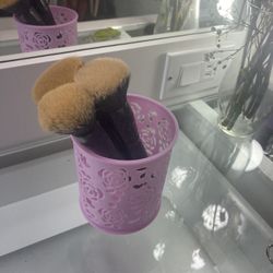 Makeup brush holder !