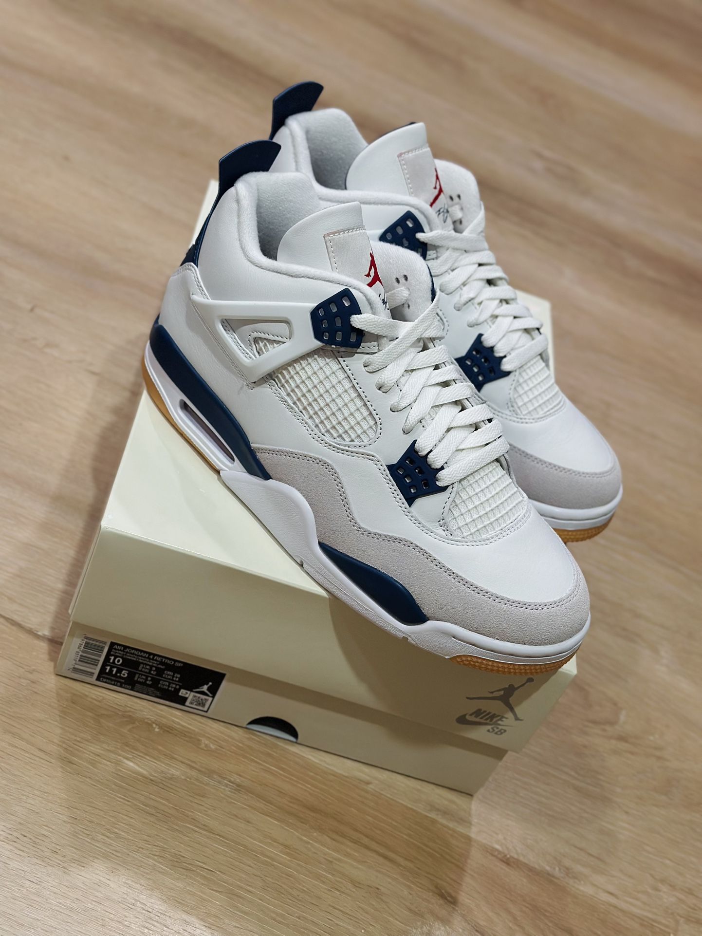 100% AUTHENTIC DS NEW JORDAN 4 NAVY SB
