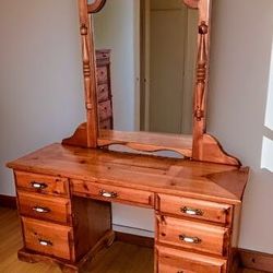 Handcrafted Sitting Dresser Table