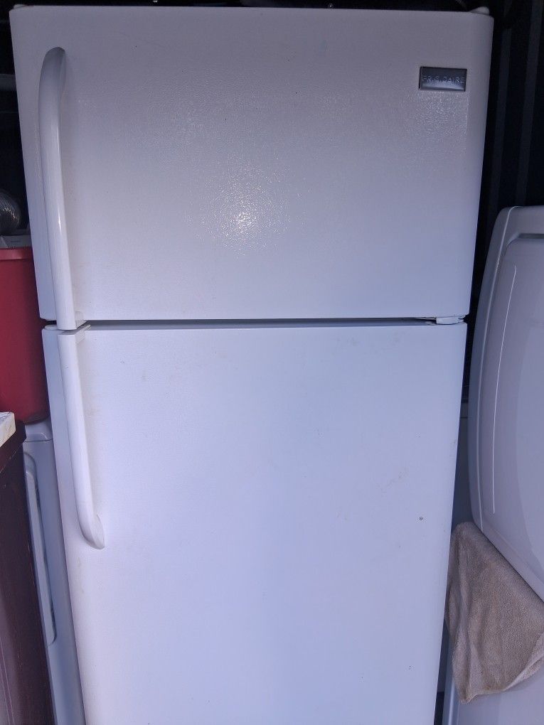 Frigidaire Refrigerator ** Free Local Delivery 