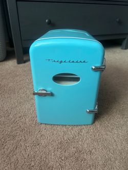 Mini Fridge/Skincare Fridge