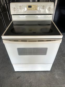 WHITE ELECTRIC STOVE, ESTUFA, COCINA GOOD CONDITION WORKING PROPERLY DELIVERY AVAILABLE 