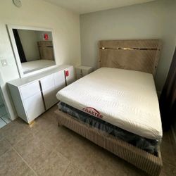 4 Pcs New Bedroom Set White And Gold 