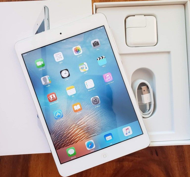 iPad Mini 1, Wi-Fi Internet Access, ICloud Unlocked, Excellent Condition.