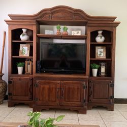 Entertainment Center/ Unidad De Pared