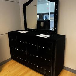 Bedroom Set | 4 Pc Set |  Black | Brand New