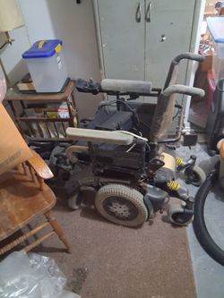 Electric wheelchair
