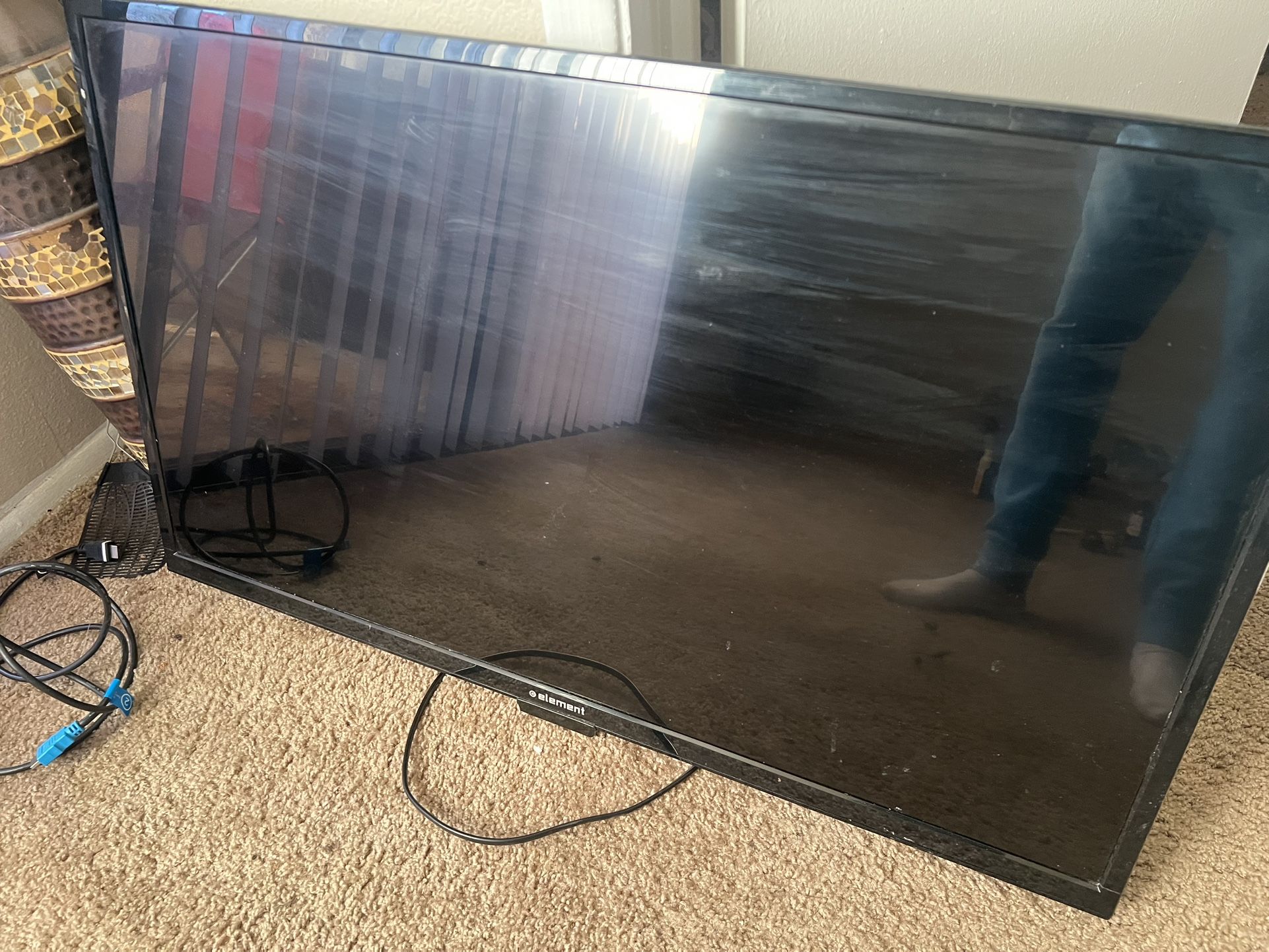 34 Inch element TV