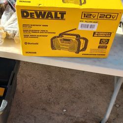 DEWALT 
20V MAX Compact Cordless
Bluetooth Radio (Tool Only)