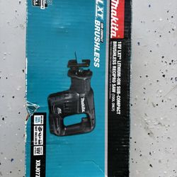 Makita Sub Compact Saw 
