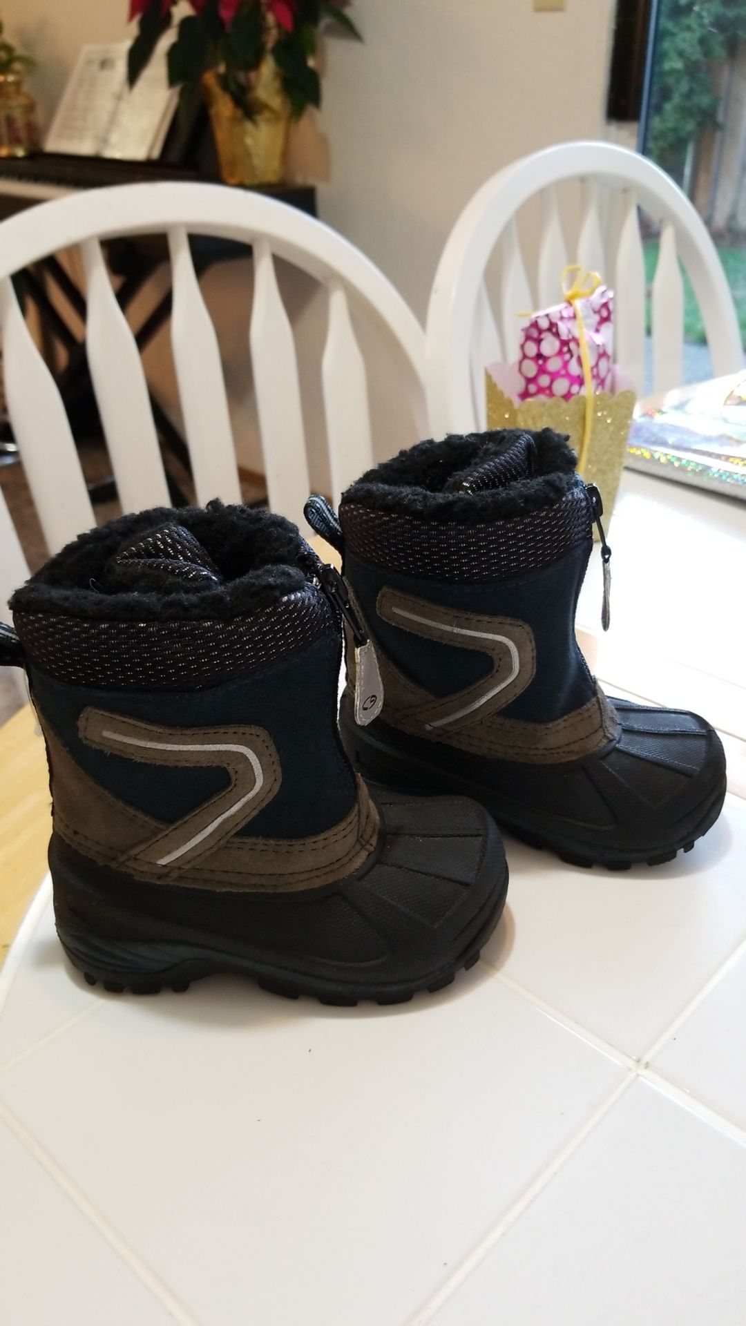 Boy winter boots. Size 6. ⛷🏂🌨❄☃️