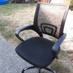 Black Mesh Office Desk Chair On Wheels Nice Condition