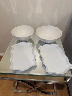 2 Serving Bowls & 2 Serving Trays