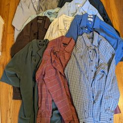 12 Assorted Men's Buttoned Shirts