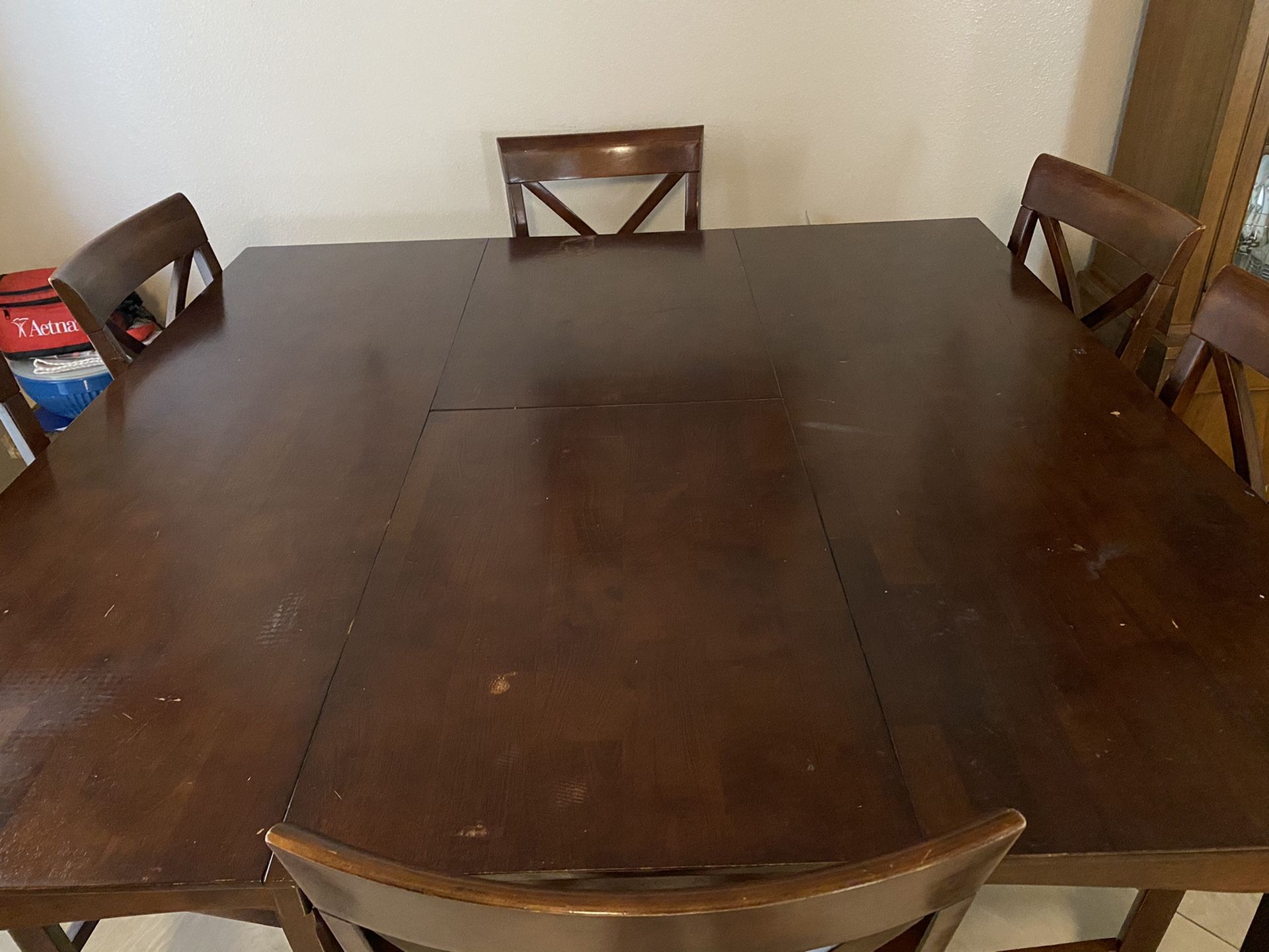 Square table w/ chairs