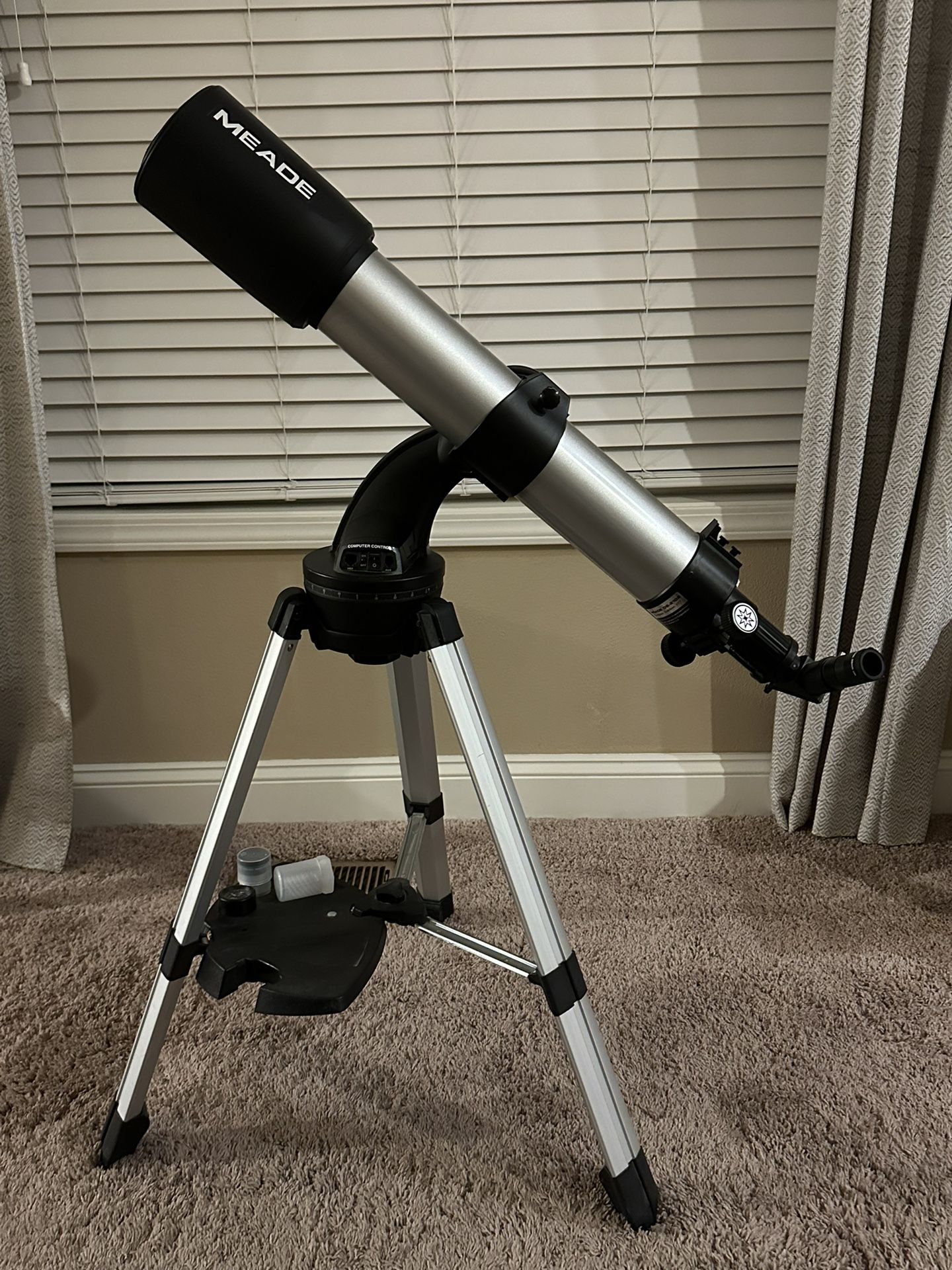Meade DS-2000 telescope