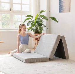 Foldable memory foam mattress