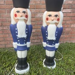 Vintage Blowmold Toy Soldiers 