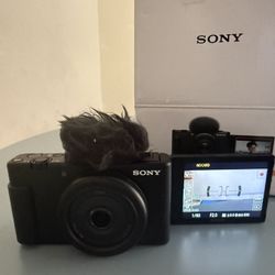 Sony ZV-1f vlog camera 