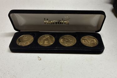 ELVIS PRESLEY Gold Tone Collectors Coins Set 4 Vintage