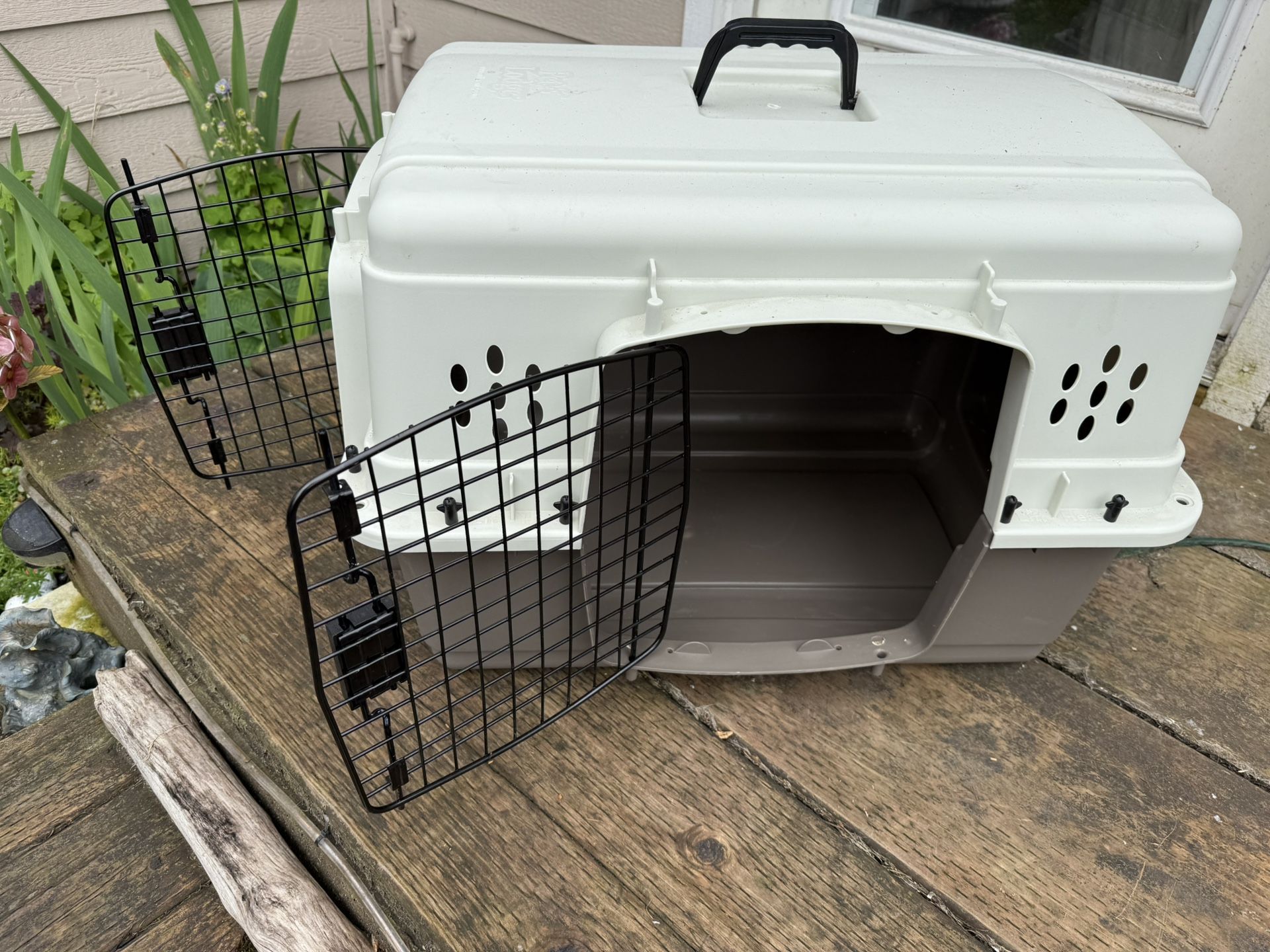 Small Pet Lodge Double Door Crate