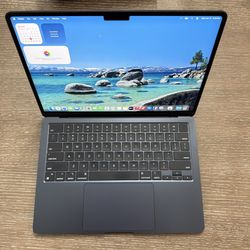 MacBook Air M2 13” Midnight
