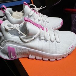 Nike Metcon 6  (White & Pink)