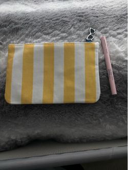 Beauty bag & eyebrow pencil