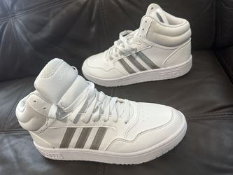 Adidas Sneakers