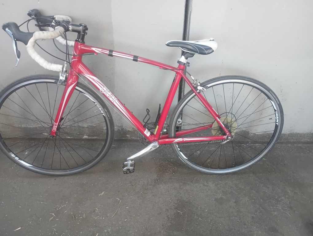 2012 giant avail 2 Women's Road Bike