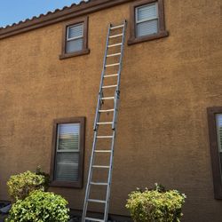 20ft Aluminum Extension Ladder 300lbs Rated
