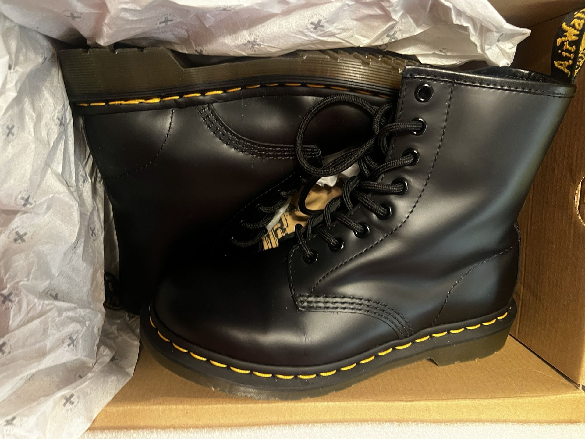 Brand New NWT Dr. Martens 1460 Womens Black Smooth Leather Boots  Womens Size 6 Men’s 5