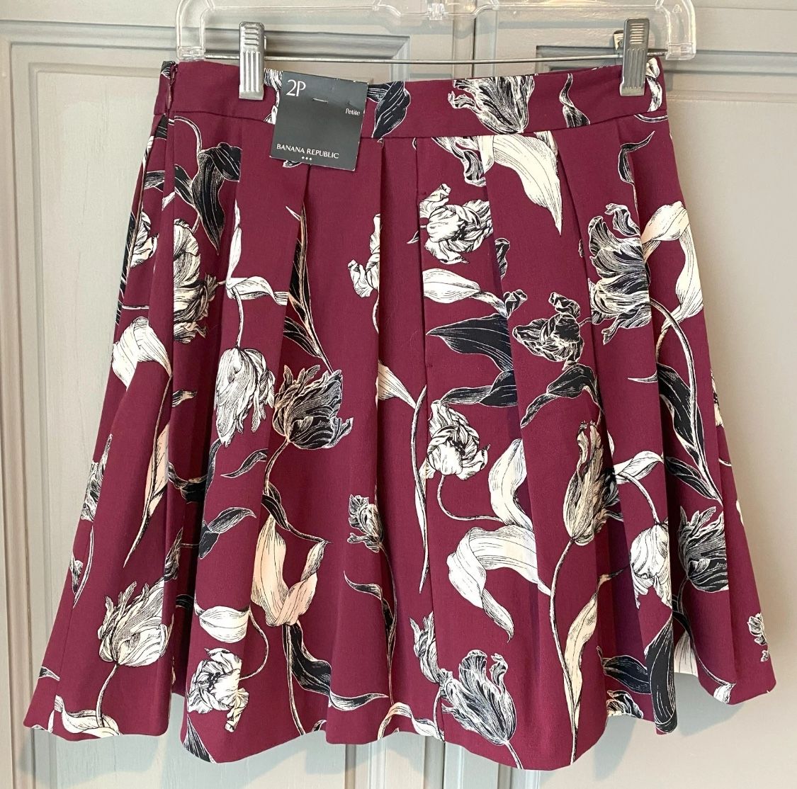BANANA REPUBLIC Petite Exclusive Floral Design Skirt Size 2P NWT