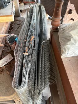 Mesh screen for stone or veneer walls