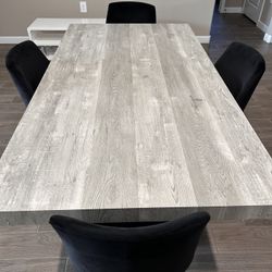 Dining Room Table Like New! 