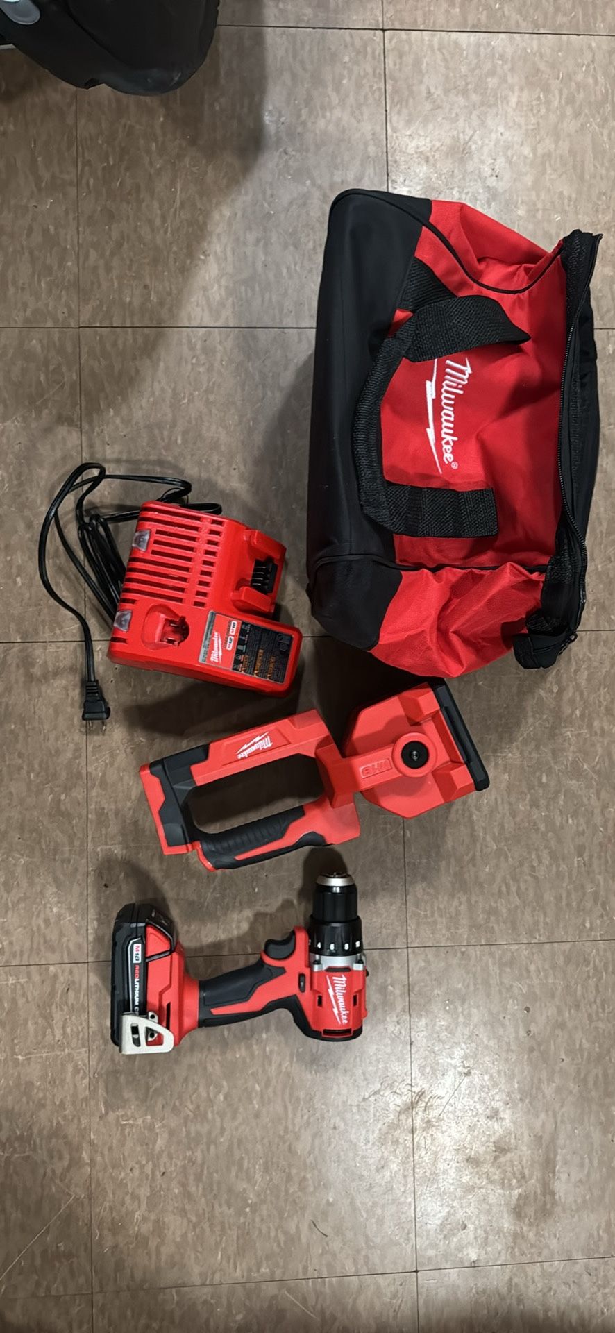Milwaukee M18 Drill Kit With 2.0 Battery And Led Searchlight