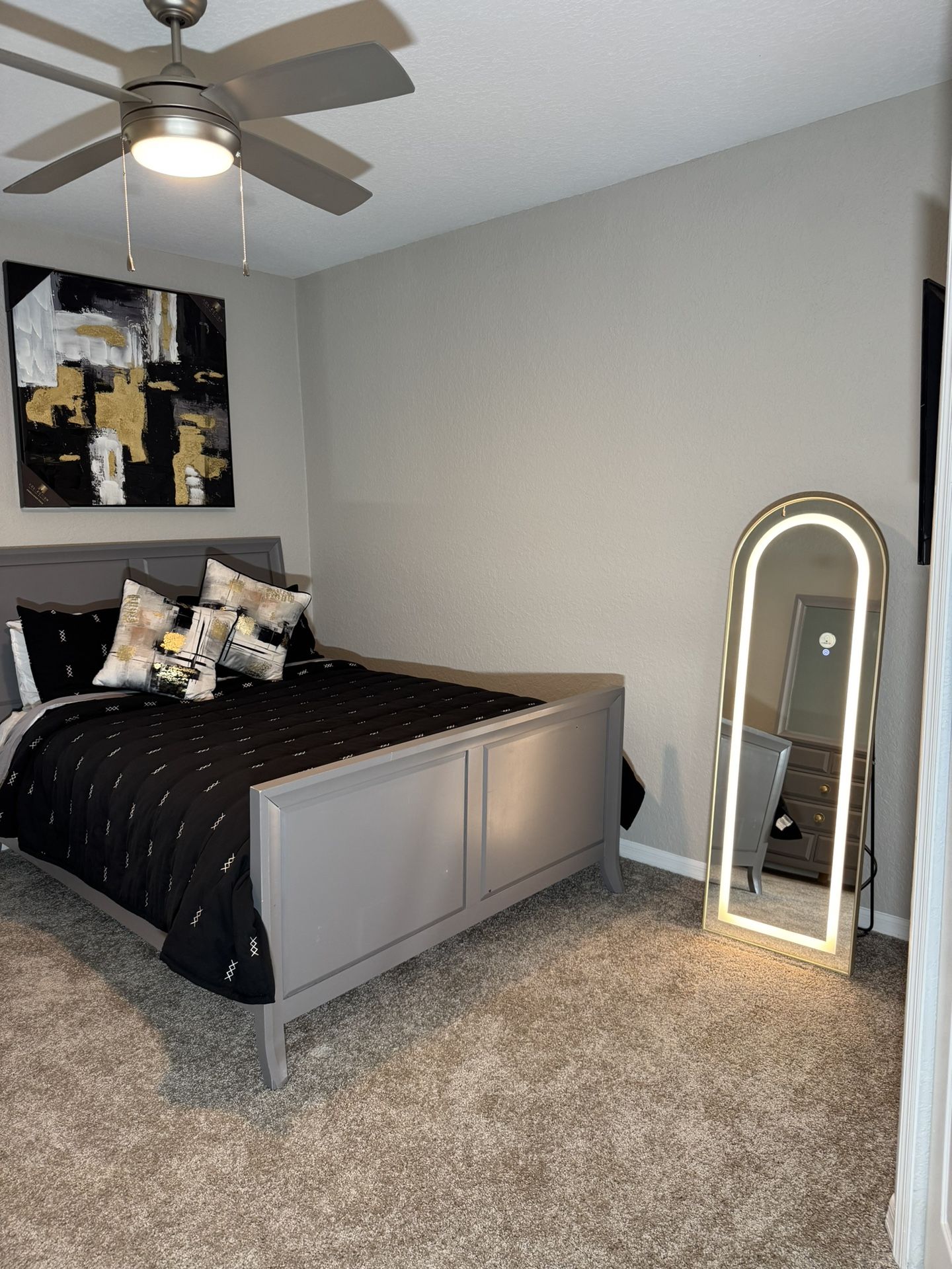Used Bedroom Set(mirror&painting Not For Sale)!!