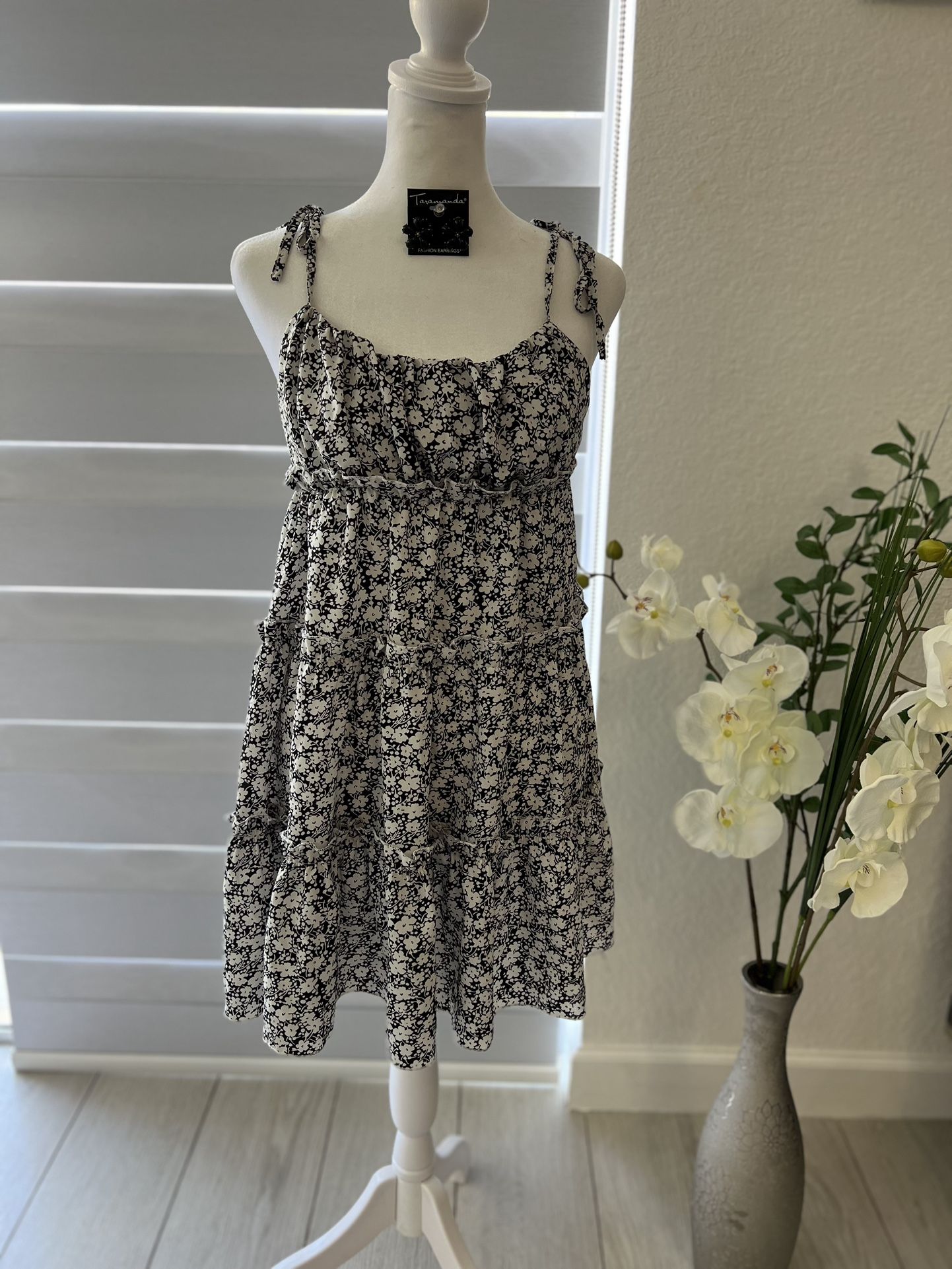 Black & White Floral Chiffon Sundress with Matching Earrings – Size Small – New Condition