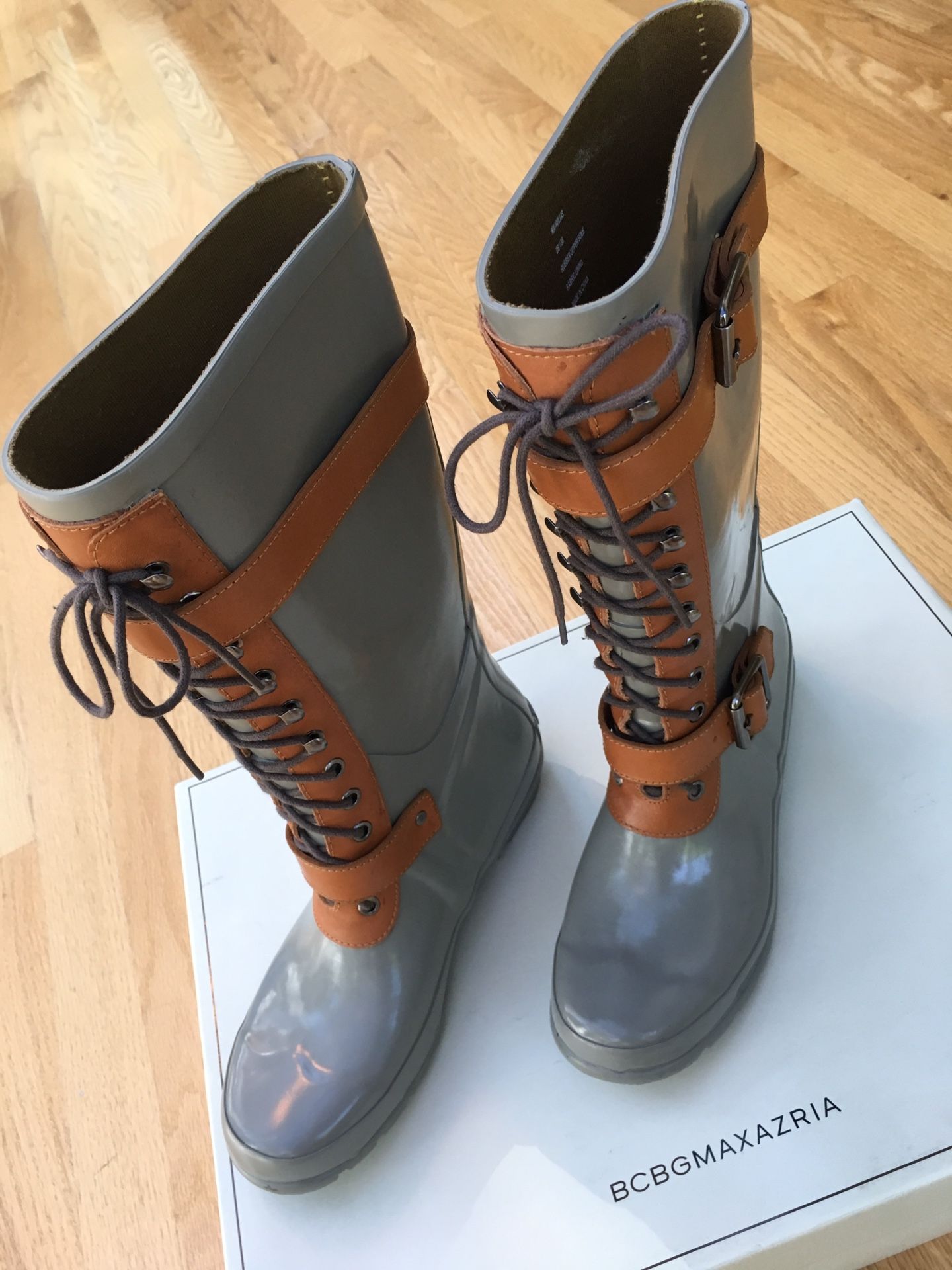 Bcbgmaxazria top rain boots