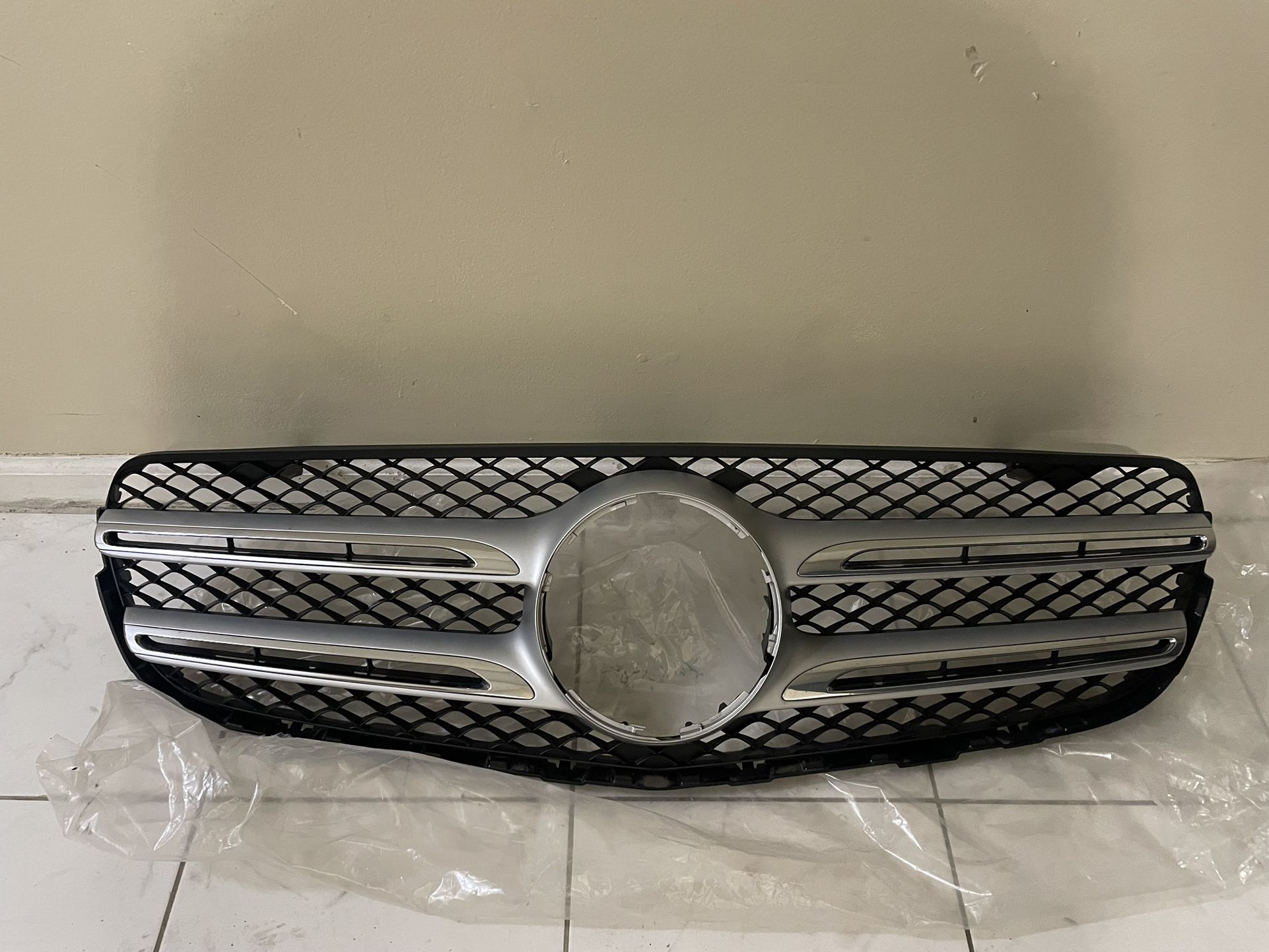 Mercedes-Benz GLA grill