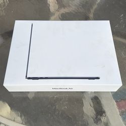 2026 Apple MacBook Air "M5" 10 CPU/8 GPU 13" Midnight
