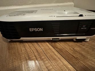 Epson 3LCD HDMI Projector and screen