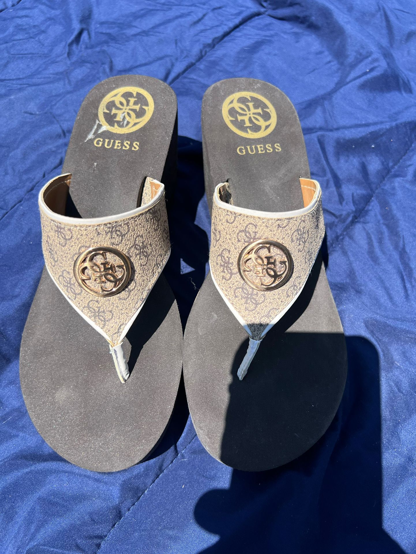 Womens Guess Solene Wedge Thong Sandals, Brown