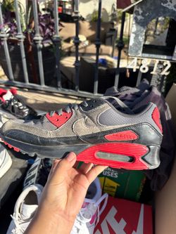 Air maxes size 9