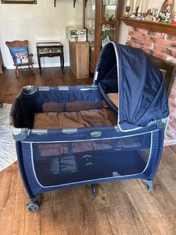 Portable crib play yard