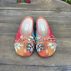 Classic loafer style.