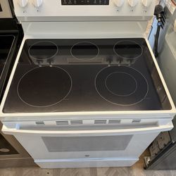 LIKE NEW GE PROFILE STOVE .