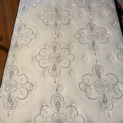 Full size mattress and box spring